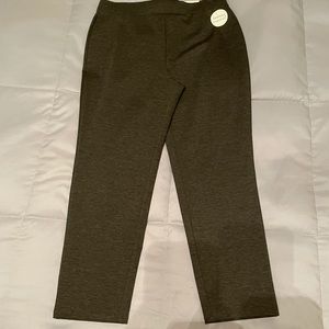 NWT. Kohl’s. Slim straight mid rise leggings.